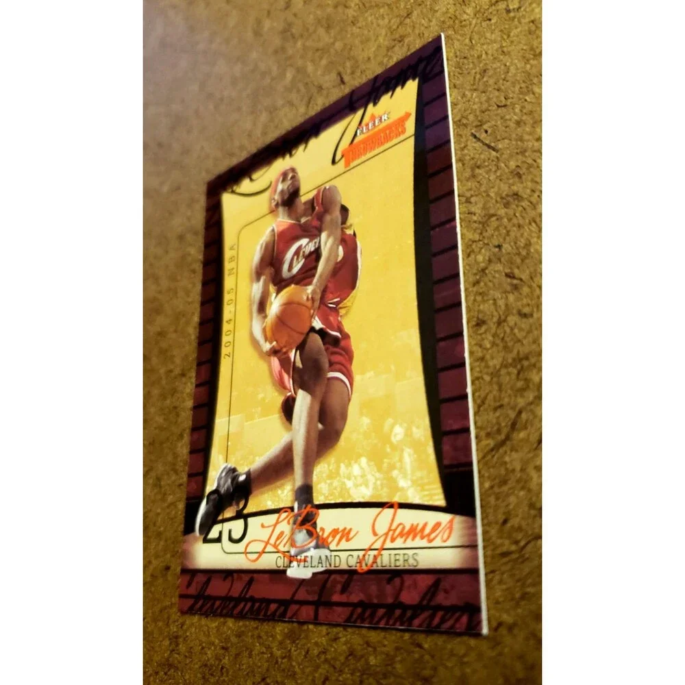 20004-2005 Fleer LEBRON JAMES THROWBACKS NBA Trading Card 23 CLEVELAND CAVALIERS